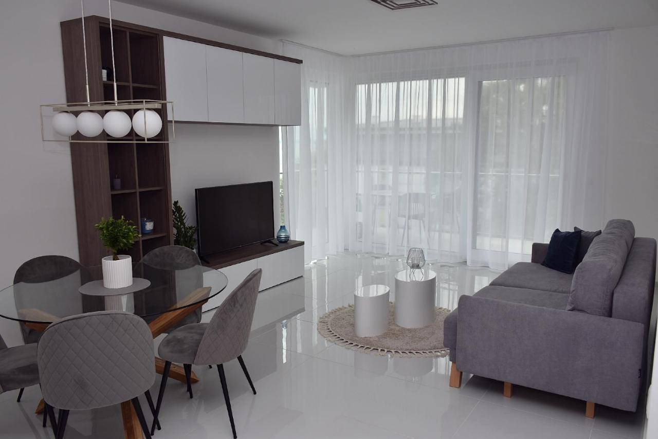 Limerence Apartments Siófok Buitenkant foto